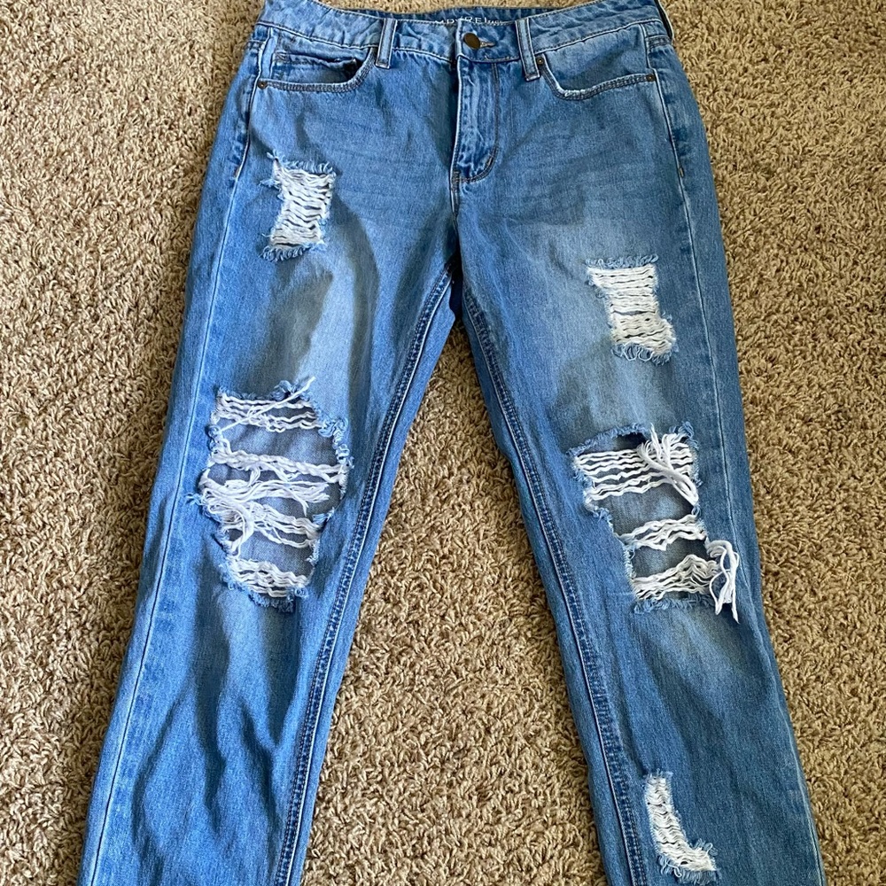 Super cute ripped light denim jeans!